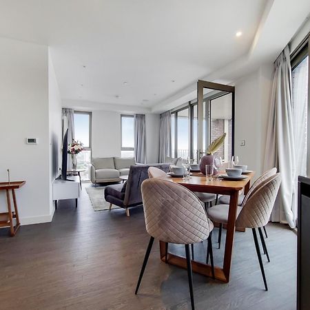 Deluxe Three Bedroom Apartment By London Excel Stays Екстериор снимка
