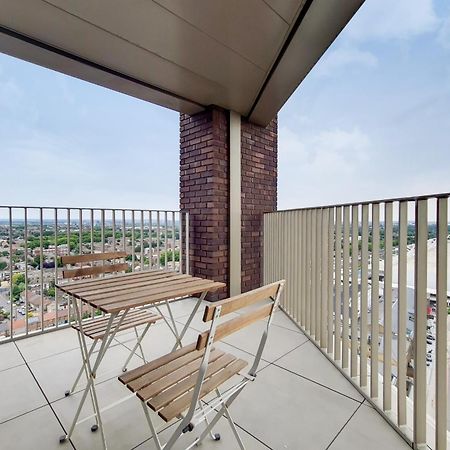 Deluxe Three Bedroom Apartment By London Excel Stays Екстериор снимка